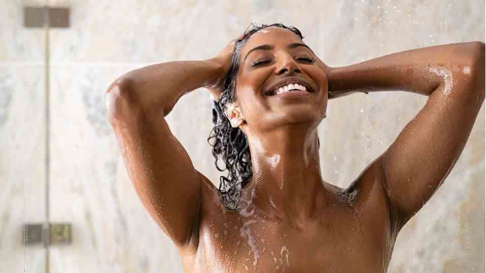 Annoying hair loss when showering: Six tips for proper hair care