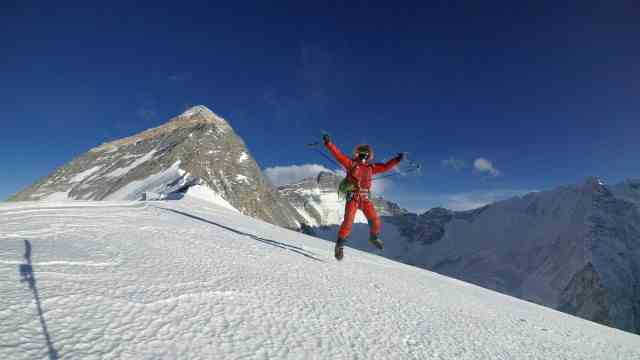 Mount Everest: Jost Kobusch on the west ridge of Mount Everest at 7350 meters, here in February 2020.