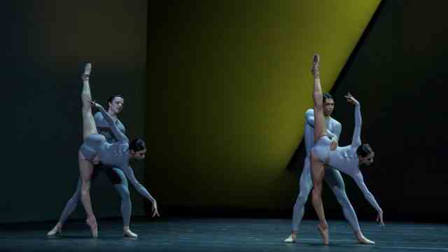 Ballet Festival Week: The leotards accentuate every muscle: "Affairs of the Heart".