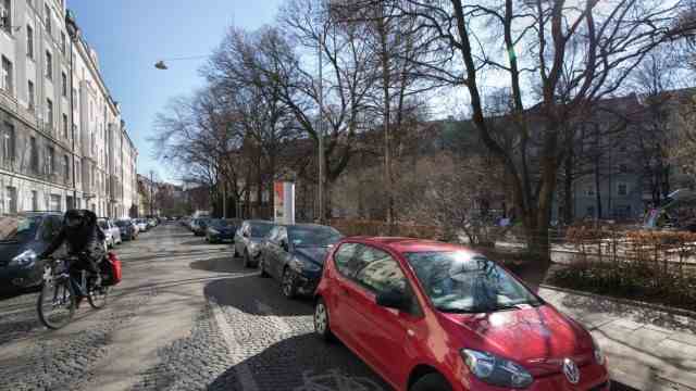 Isarvorstadt: The street triangle should lose parking spaces, but gain in quality of stay.