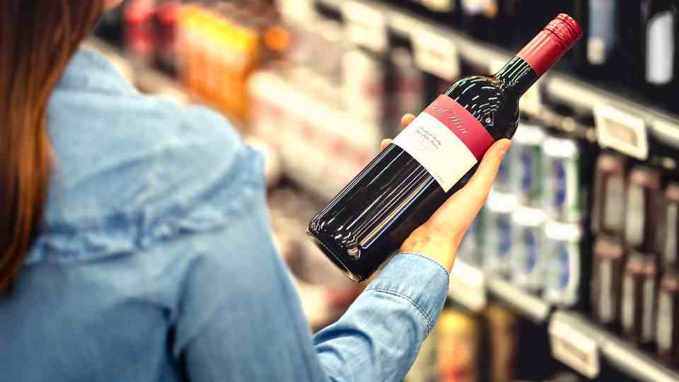 Finding good wines: How to recognize good wine and where to buy it: A guide for beginners