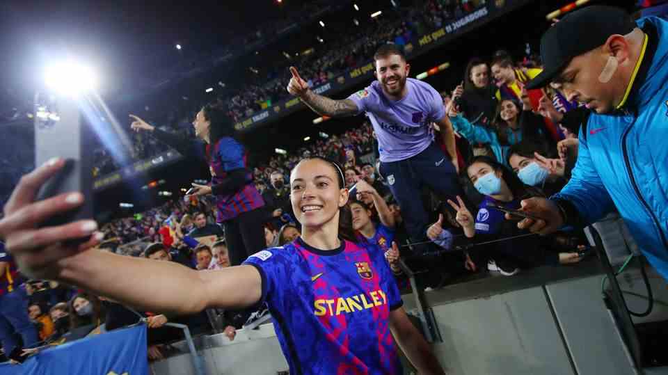 FC Barcelona's Aitana Bonmati snaps a selfie with fans