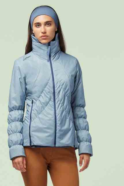 To have and to be: by women for women: the new mountain sports brand La Munt.  here "Samuela"the lined cashmere jacket.