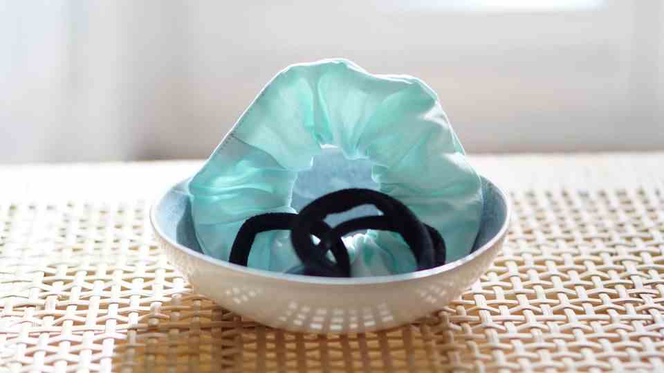 "fair hair" (now "fairtye") produces scrunchies and braided ties made from organic cotton and natural rubber.