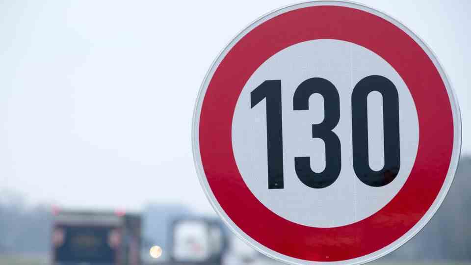 There is a traffic sign on the Autobahn with a speed limit of 130 km/h