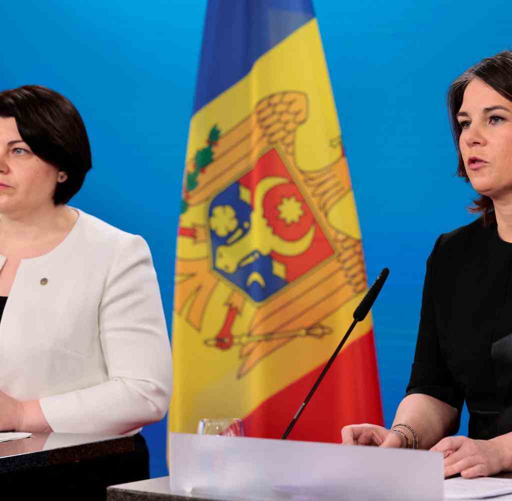 Außenministerin Annalena Baerbock (Grüne, r.) mit Moldaus Premierministerin Natalia Gavrilita in Berlin