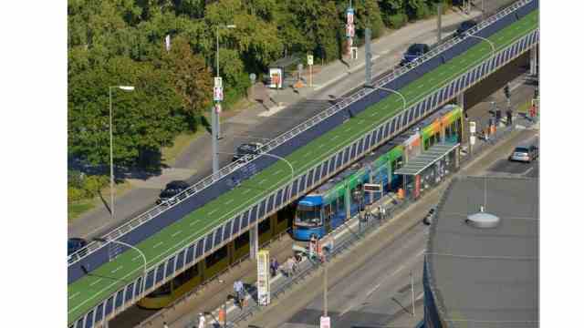 Traffic: The elevated cycle path can allegedly be realized together with a tram line in the middle of the B 304.
