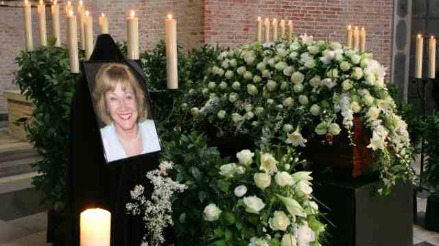 Crime from 2006: Killed with 24 blows to the head: Charlotte Böhringer, here is a picture of the requiem in the Heilig-Geist-Kirche.