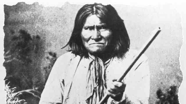 Alvaro Enrigue: "Now I surrender and that's all": One of the last feared chiefs was the Apache Gerónimo, who fought against the whites for 30 years until old age.