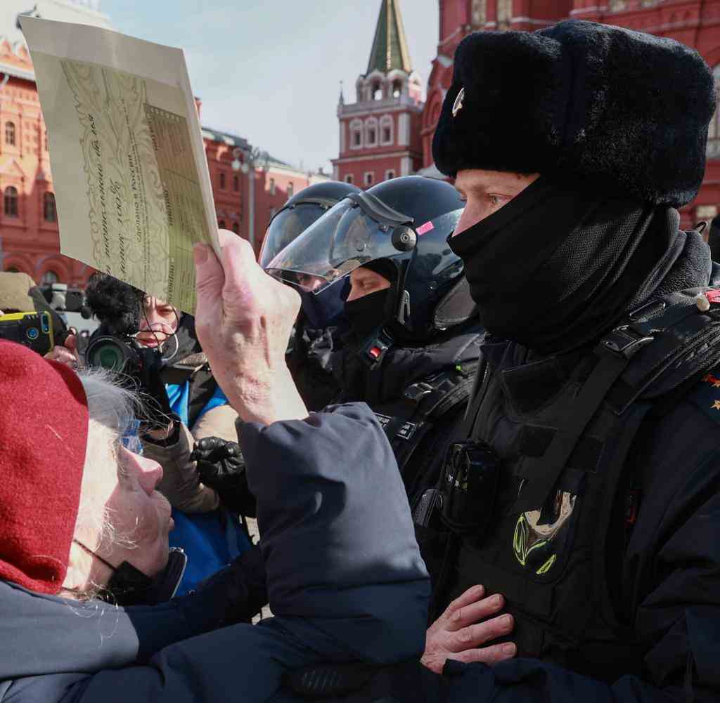 In Moskau protestieren die Menschen gegen Putins Angriff auf die Ukraine