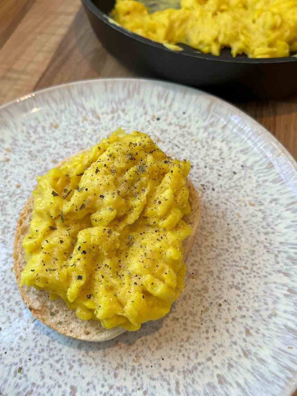 That's what it looks like "vegan scrambled eggs" from the Munich start-up Greenforce