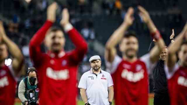 Bundesliga: Why so grumpy, Mr. Baumgart?  The Cologne coach looks at the interaction between the team and the fans from a safe distance.