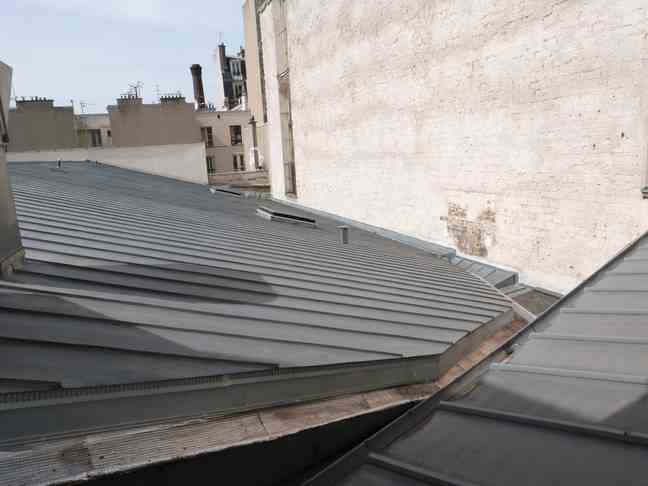 It was through this roof that Bataclan spectators fled during the terrorist attack.