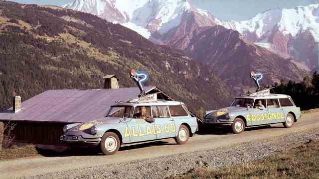 Rossignol: Traditional brand - advertising on old Citroen vehicles.