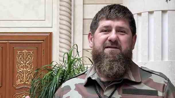 Der tschetschenische Führer Ramzan Kadyrov spricht in die Kamera (Archivbild): Seine Soldaten kämpfen in Mariupol. (Quelle: imago images/Taisiya Borshigova)