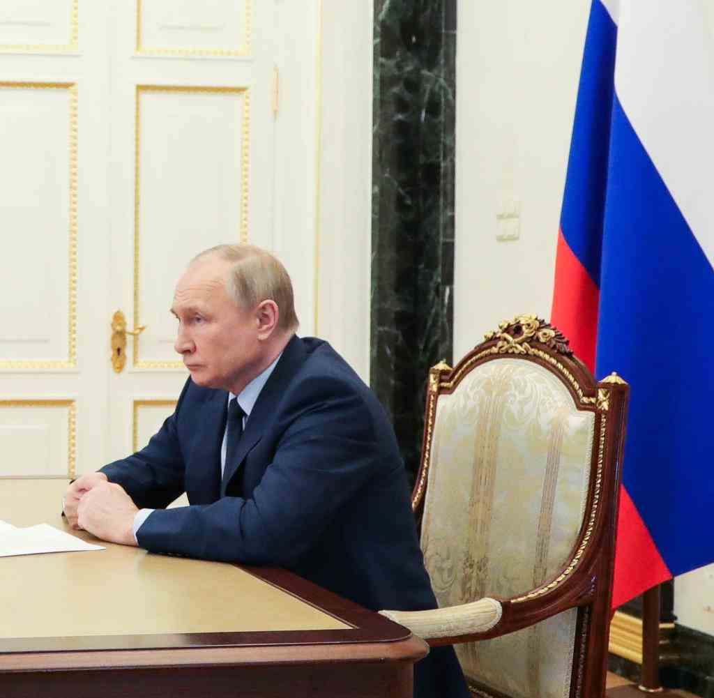 Russia's President Putin congratulates defence ministry on succes