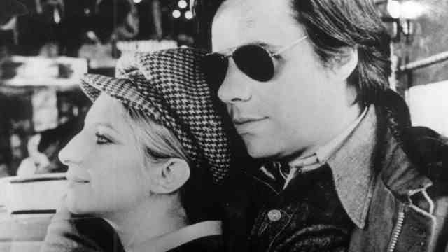 Barbra Streisand on her 80th birthday: Barbra Streisand with director Peter Bogdanovich, with whom she met in 1972 "What's wrong, Doc?" turned.