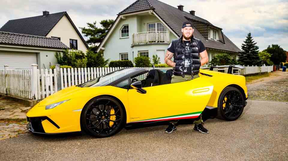 Lamborghini in front of the door: The neighbors thought he was a dealer – Philip Geißler earns hundreds of thousands on YouTube