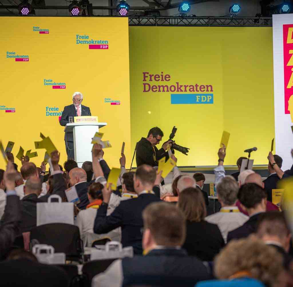 Wolfgang Kubicki, stellvertretender FDP-Parteivorsitzender und Bundestagsvizepräsident spricht zur Eröffnung beim FDP-Bundesparteitag