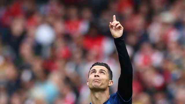 Premier League: Cristiano Ronaldo pointed his index finger at the sky after his goal.