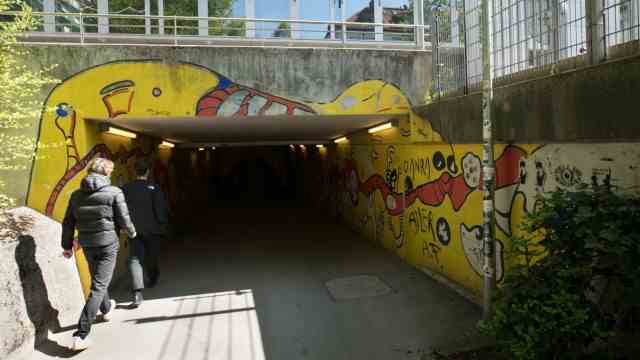 Public art: The underpasses, like here, should be made more beautiful with graffiti.