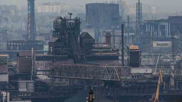 Mariupol, Ukraine: Neben ukrainischen Kämpfern harren in dem Stahlwerk offenbar auch unzählige Zivilisten aus. (Quelle: dpa/Victor/Xinhua)
