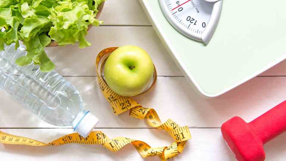 apple, scales, measuring tape