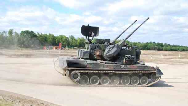 Flugabwehrpanzer "Gepard" der Bundeswehr (Archivbild): Die Bundesregierung will offenbar Panzer wie diese in die Ukraine liefern. (Quelle: imago images/Sven Eckelkamp)