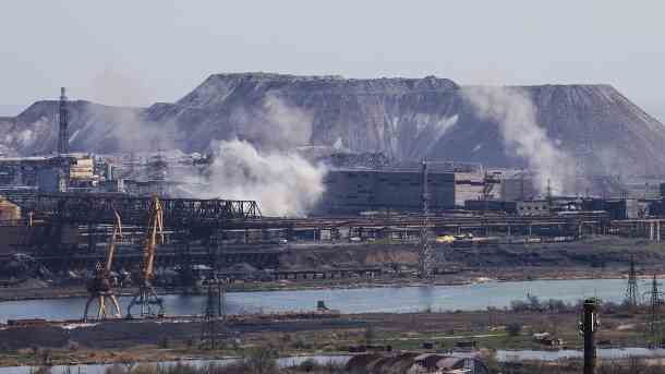 Asow-Stahlwerk in Mariupol: Dort fanden zuletzt verstärkt Kampfhandlungen statt. (Quelle: imago images/ ITAR-TASS)