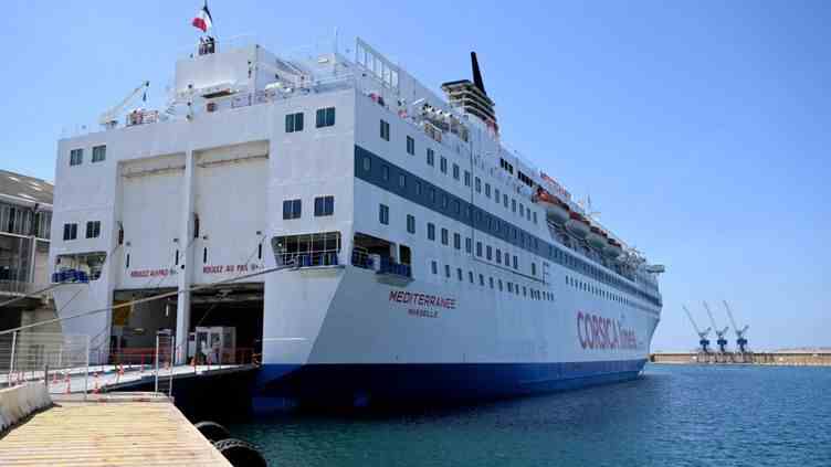 Le bateau de la Corsica Linea à quai à Marseille, le 26 avril 2022. (NICOLAS TUCAT / AFP)