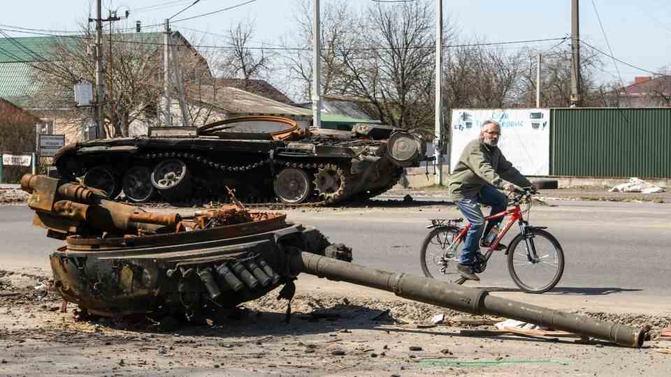 Destroyed Russian tank near Brovary, Kyiv