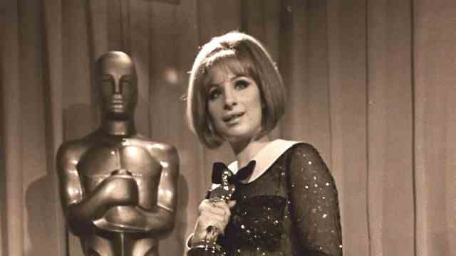Barbra Streisand on her 80th birthday: First film and the award for best actress: Barbra Streisand 1969 at the Oscars.