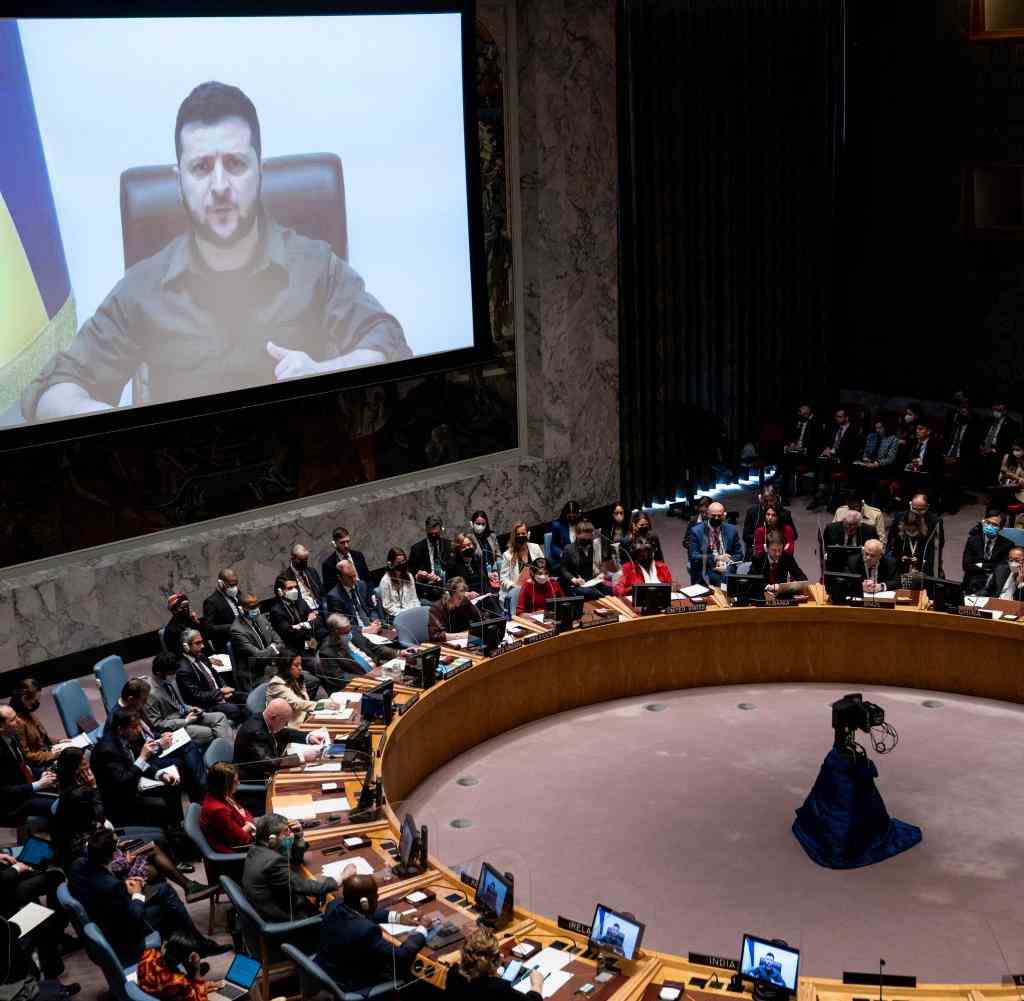 Wolodymyr Selenskyj, spricht per Videoübertragung während einer Sitzung des UN-Sicherheitsrats im Hauptquartier der Vereinten Nationen