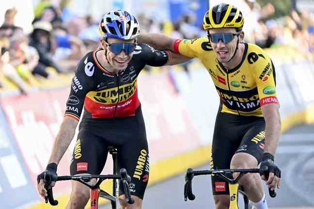 Wout Van Aert and Christophe Laporte at the finish of the E3 Grand Prix on March 25, 2022. The Belgian won ahead of the Frenchman.
