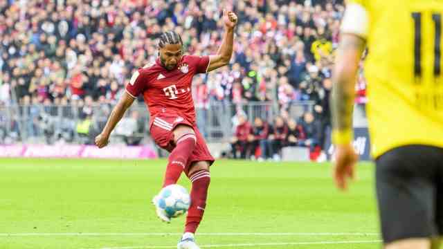 Bayern: Serge Gnabry scores 1-0.
