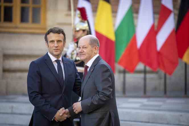 Emmanuel Macron and the German Chancellor, Olaf Scholz, during the informal summit of the Member States of the European Union, at the Palace of Versailles, March 10, 2022.