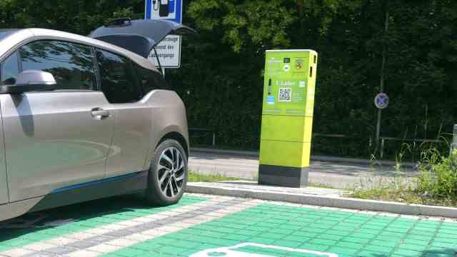 E-mobility in Erding and Freising: The e-charging station at the district office in Erding is operated by Stadtwerke Erding.