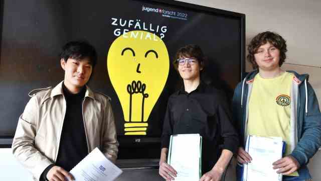 Competition: In addition to Shizhe He, Daniel Henke and Lukas Staar (from left) are also present "youth researches"-Competition successful.