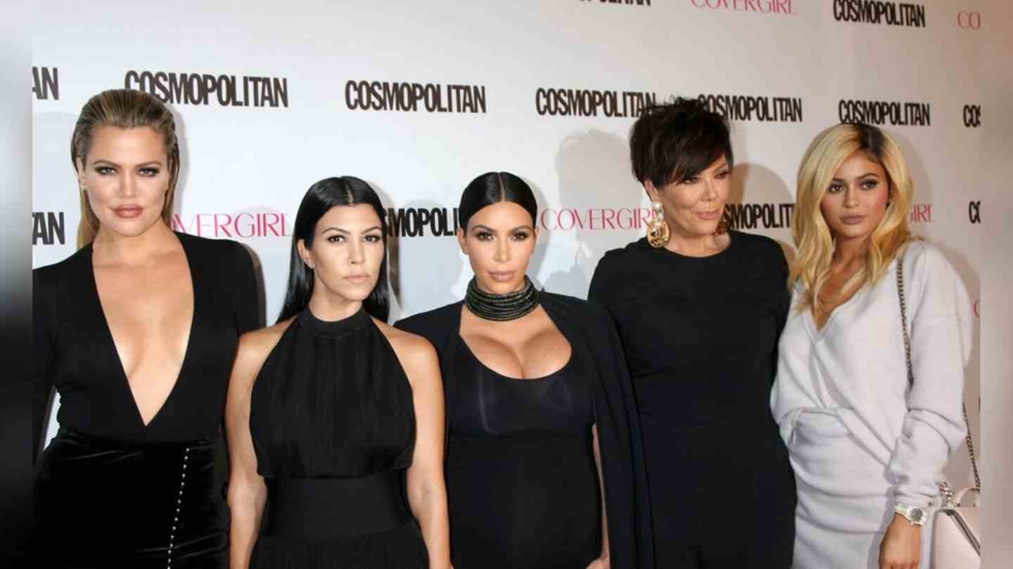 Khloé, Kourtney, Kim Kardashian and Kris and Kylie Jenner on the red carpet (left to right).