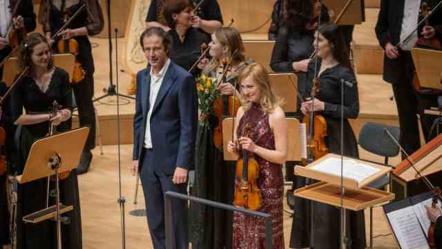 Classics at war: soloist Diana Tishchenko (right) and conductor Luigi Gaggero in the Dresden Philharmonic.