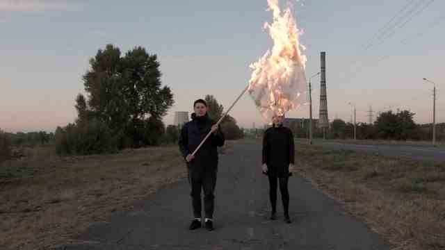 House of Art: "Flag is burning" is the name of a short video by Yaroslav Futymsky from 2019.
