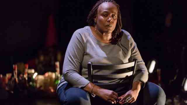 Theater Festival FIND: Impressive Personality: Dael Orlandersmith continues in her solo "Until the Flood" dealing with racism and police violence.