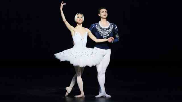 Ballet: Fled from Eastern Ukraine: Irina Khandazevskaya and her husband Anatolii Kkandazevkyi danced a highly elegant pas de deux from Tchaikovsky's "Swan Lake".