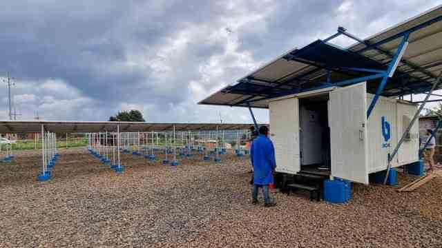 Development aid: A mini-grid in the Democratic Republic of the Congo - a small electricity grid powered by solar energy.