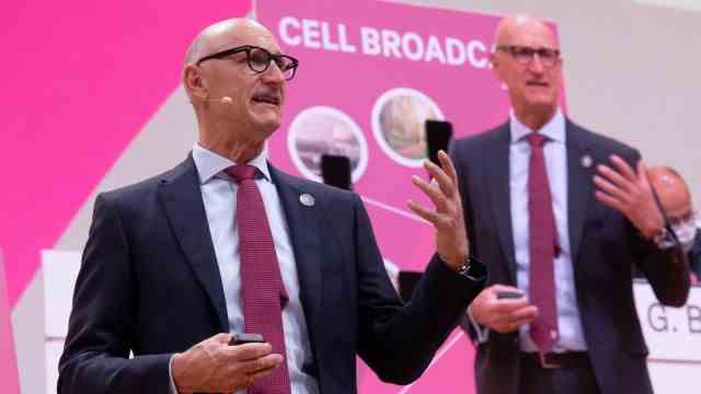 Telekom Annual General Meeting: Live and in color: the CEO of Deutsche Telekom, Timotheus Höttges, at the company's Annual General Meeting in Bonn.