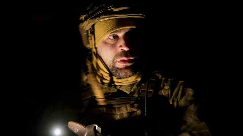 Ukraine-Krieg: Ein ukrainischer Soldat in einem unterirdischen Bunker