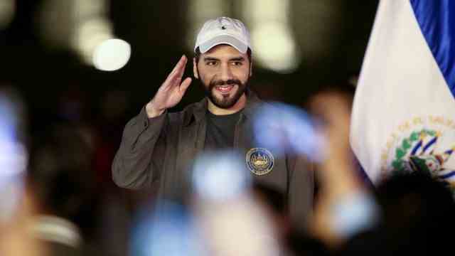Journalism in Central America: More Twitter followers than his country Population: El Salvador's President Nayib Bukele.