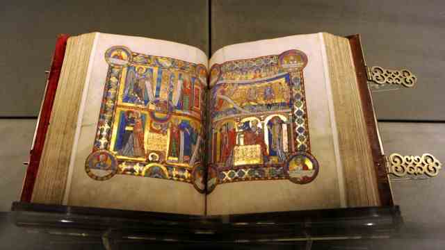 Humanities: The Gospels of Henry the Lion and Mathilde of England from the 12th century, one of the showpieces of the library in Wolfenbüttel, will be on public display again until May 17th.