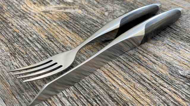 To have and to be: with surgical steel to the steak: the award-winning cutlery from Skife in Switzerland.
