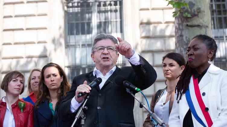 Jean-Luc Mélenchon, lors de la manifestation parisienne du 1er-Mai 2022, appelle à l'union de la gauche pour les législatives. (CEDRIC BUFKENS / MAXPPP)
